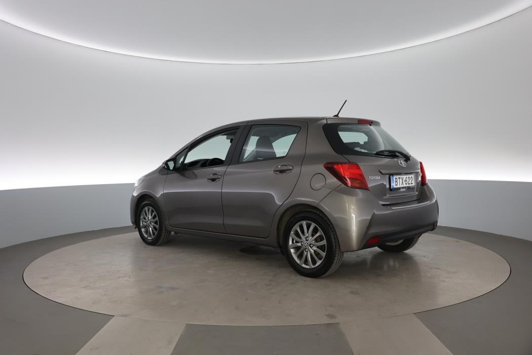 TOYOTA Yaris 2016