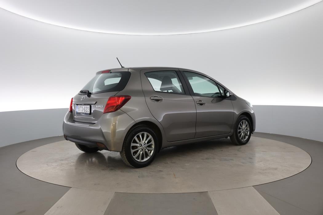 TOYOTA Yaris 2016