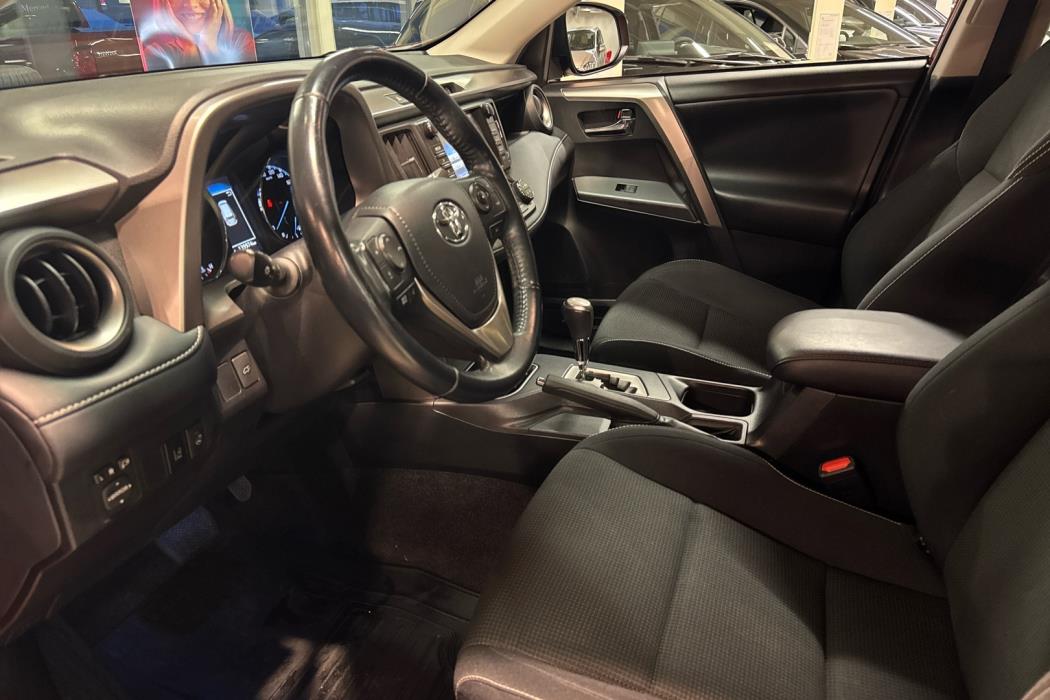 TOYOTA RAV4 2018