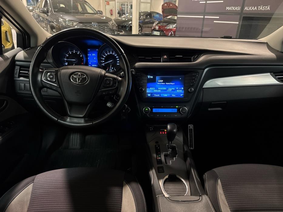 TOYOTA Avensis 2016