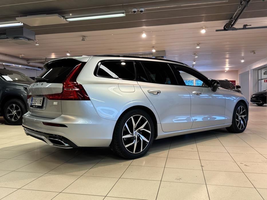 VOLVO V60 2021