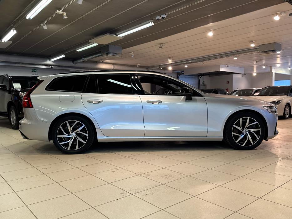 VOLVO V60 2021