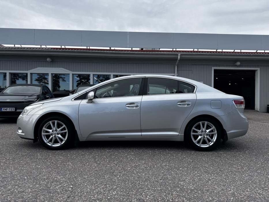 TOYOTA Avensis 2011