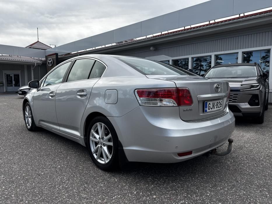 TOYOTA Avensis 2011