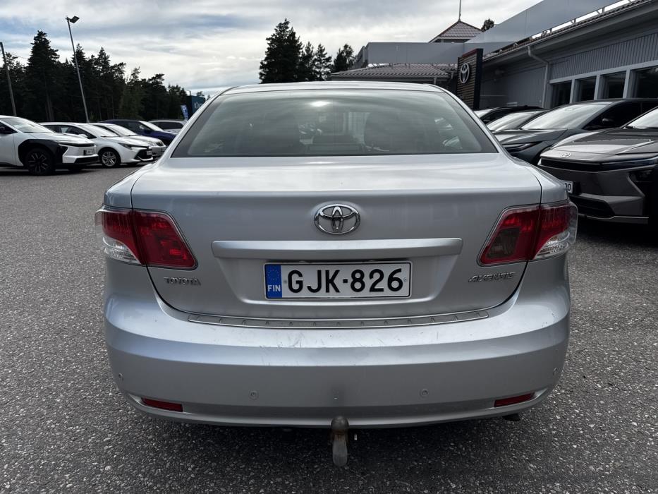 TOYOTA Avensis 2011