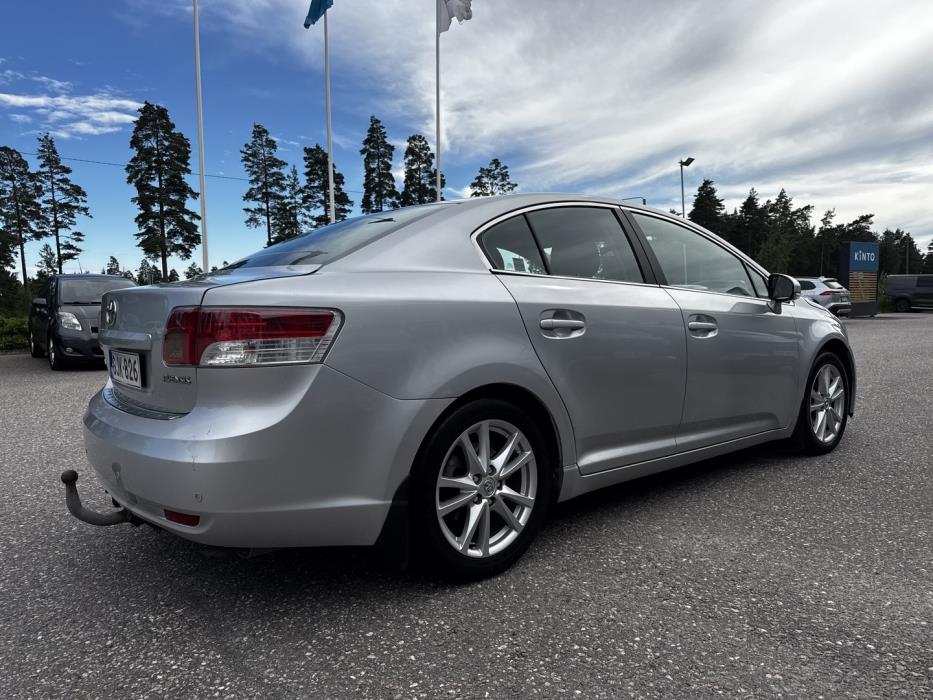 TOYOTA Avensis 2011