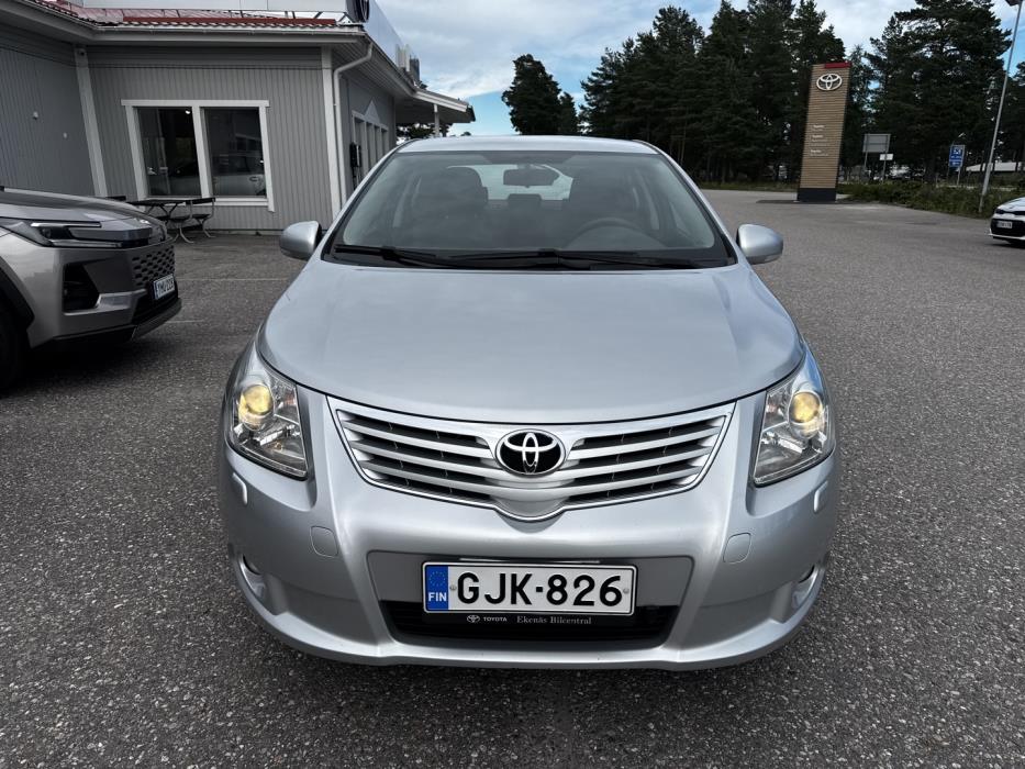 TOYOTA Avensis 2011