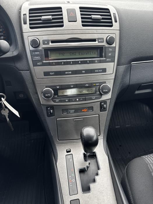 TOYOTA Avensis 2011