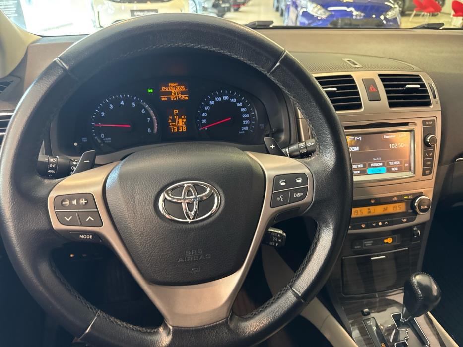 TOYOTA Avensis 2012