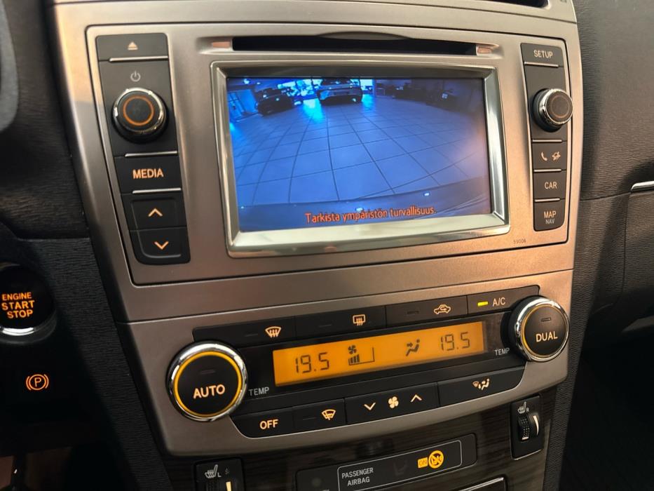 TOYOTA Avensis 2012