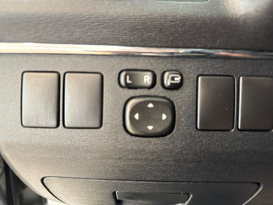 TOYOTA Avensis 2012