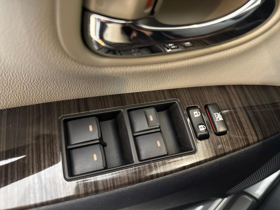 TOYOTA Avensis 2012