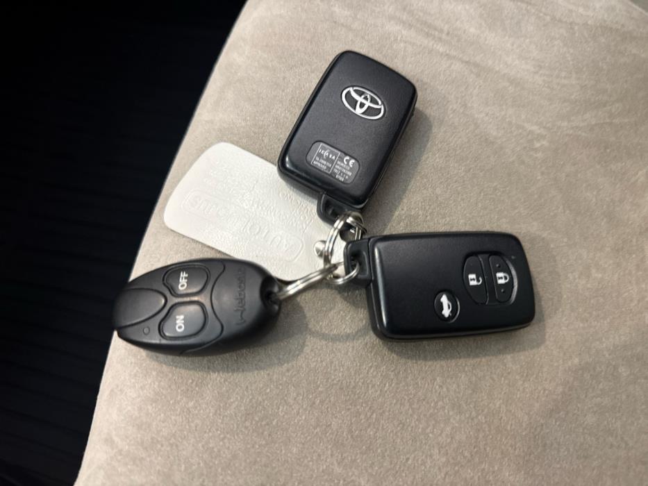 TOYOTA Avensis 2012