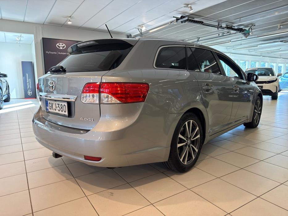 TOYOTA Avensis 2012