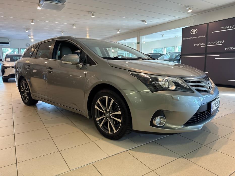 TOYOTA Avensis 2012