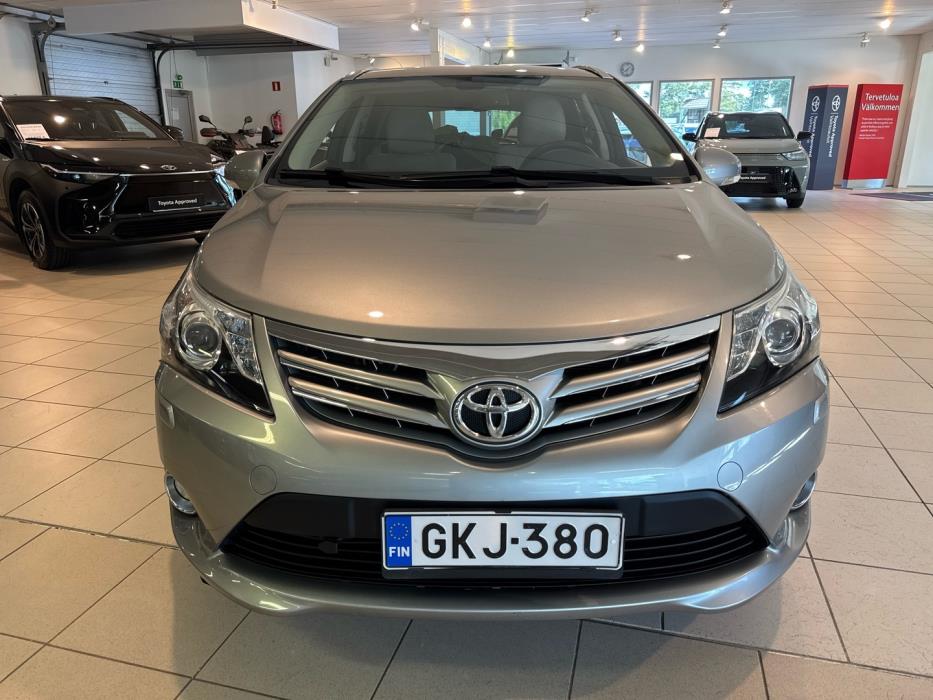 TOYOTA Avensis 2012