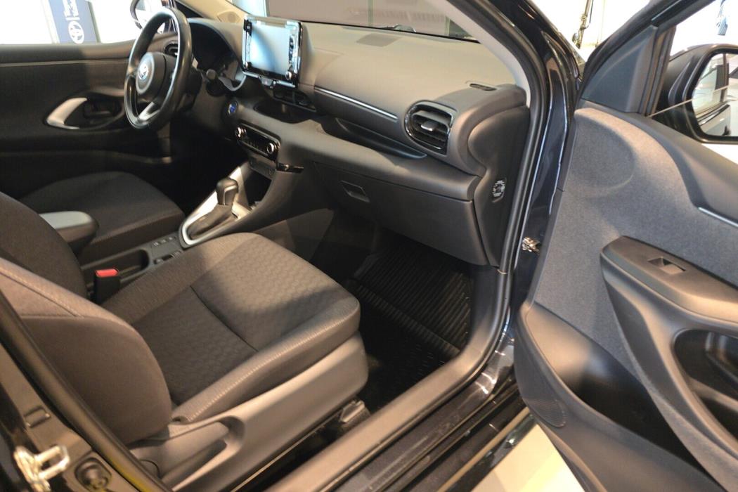 TOYOTA Yaris 2021