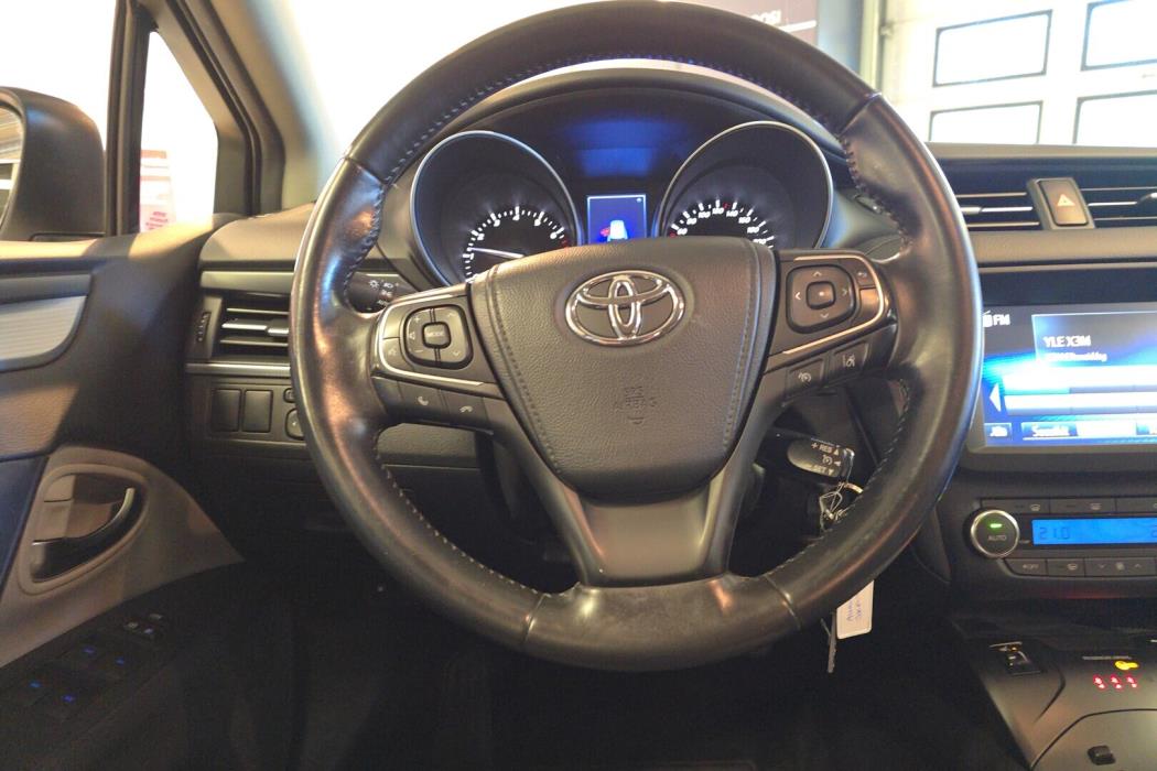 TOYOTA Avensis 2017