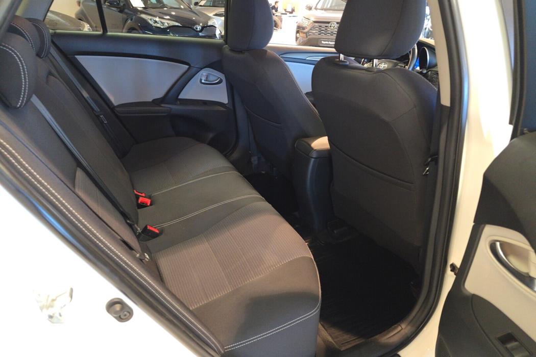 TOYOTA Avensis 2017