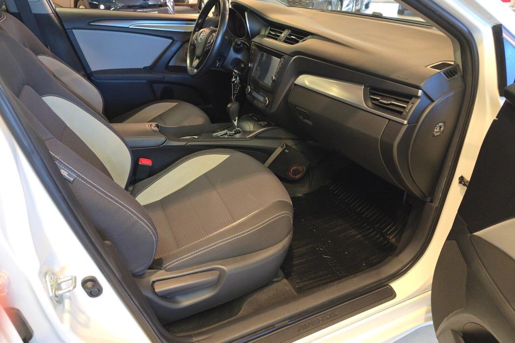 TOYOTA Avensis 2017