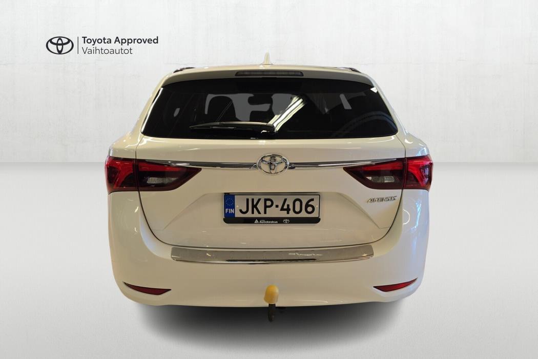 TOYOTA Avensis 2017