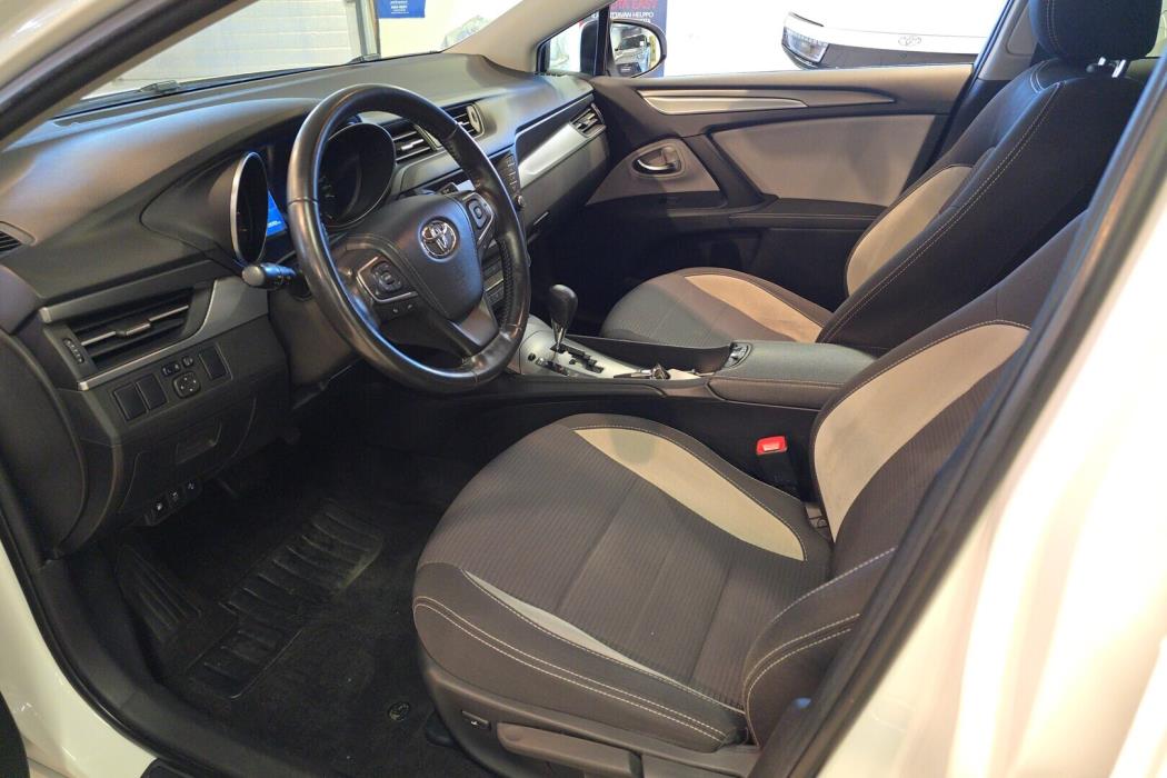 TOYOTA Avensis 2017