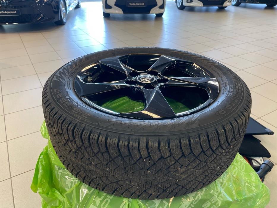 TOYOTA Prius Plug-in 2023