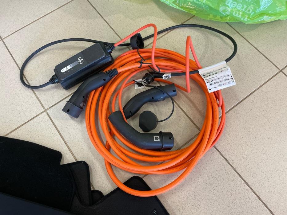 TOYOTA Prius Plug-in 2023