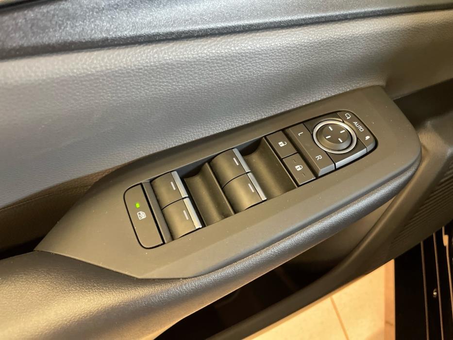 TOYOTA Prius Plug-in 2023