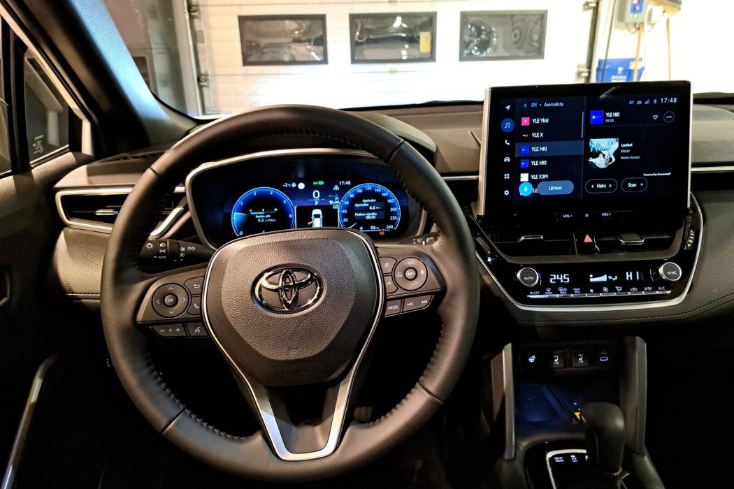 TOYOTA Corolla Cross 2025