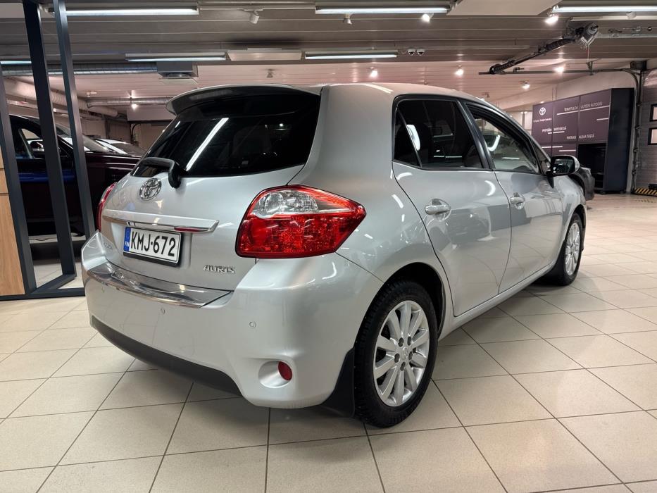 TOYOTA Auris 2012