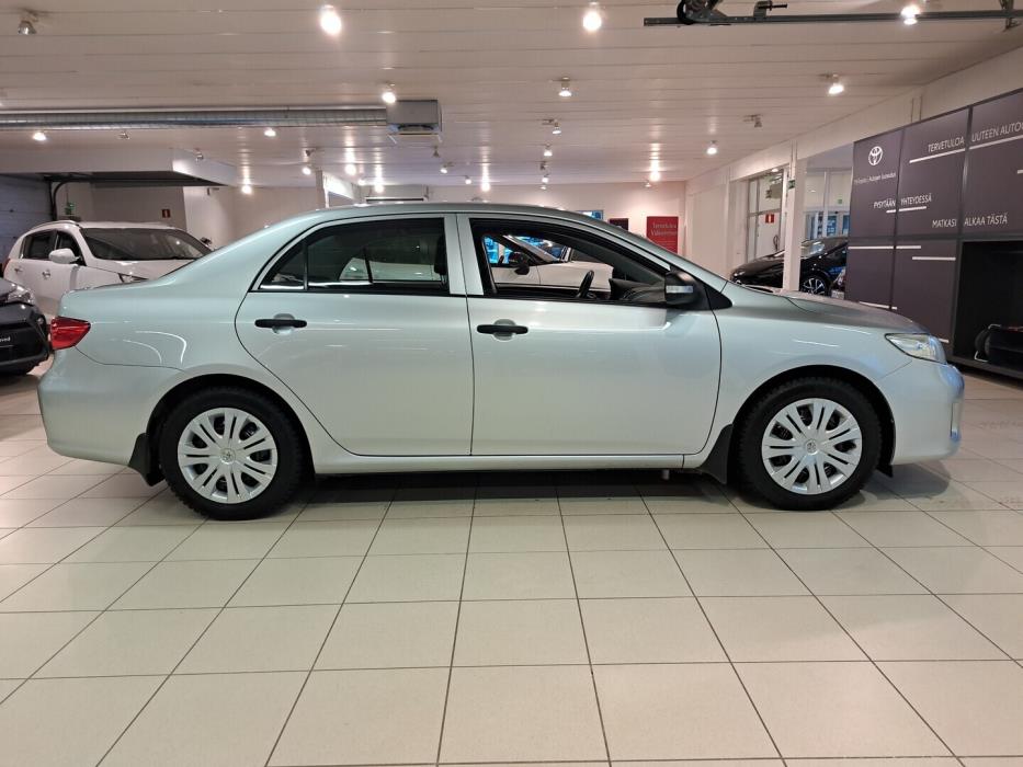 TOYOTA Corolla 2012