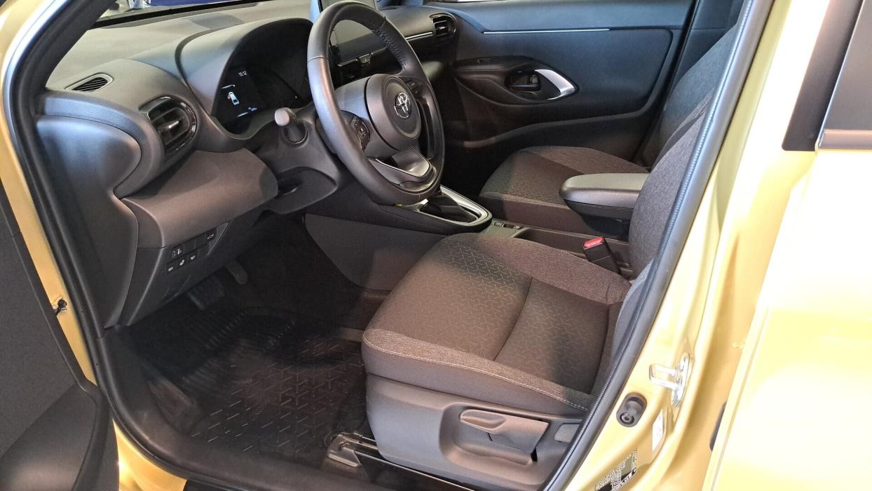 TOYOTA Yaris Cross 2024