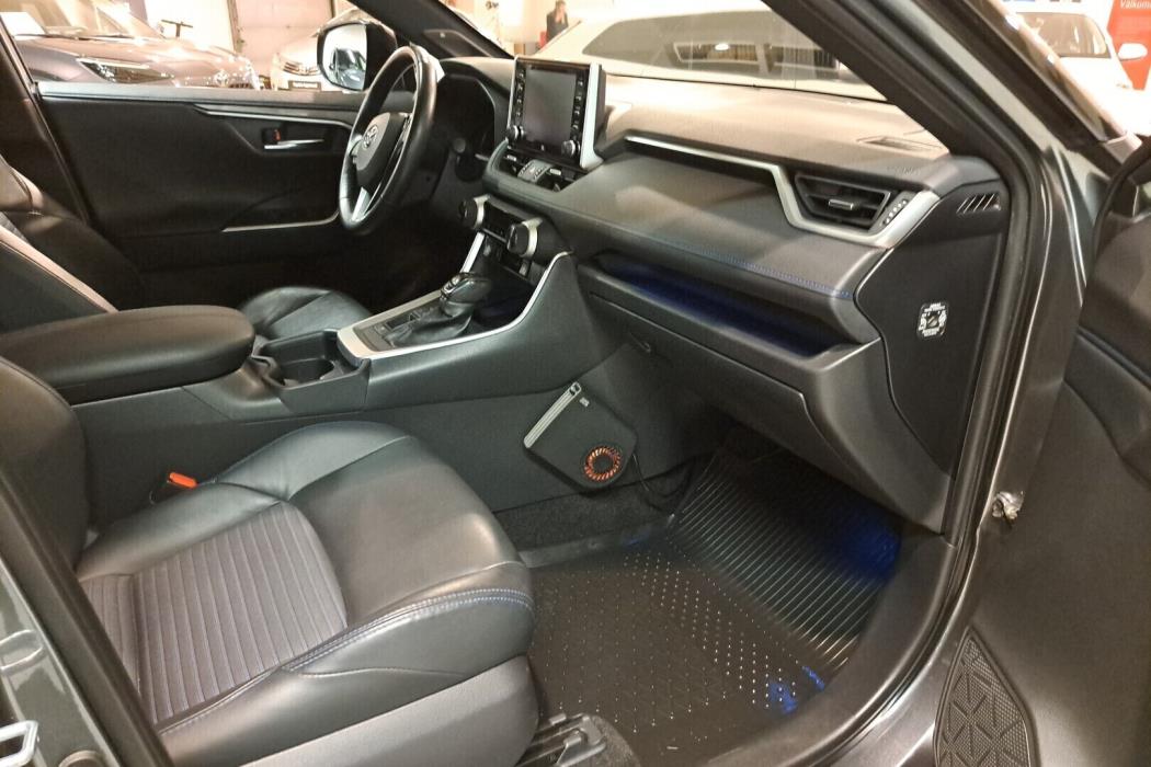 TOYOTA RAV4 2021