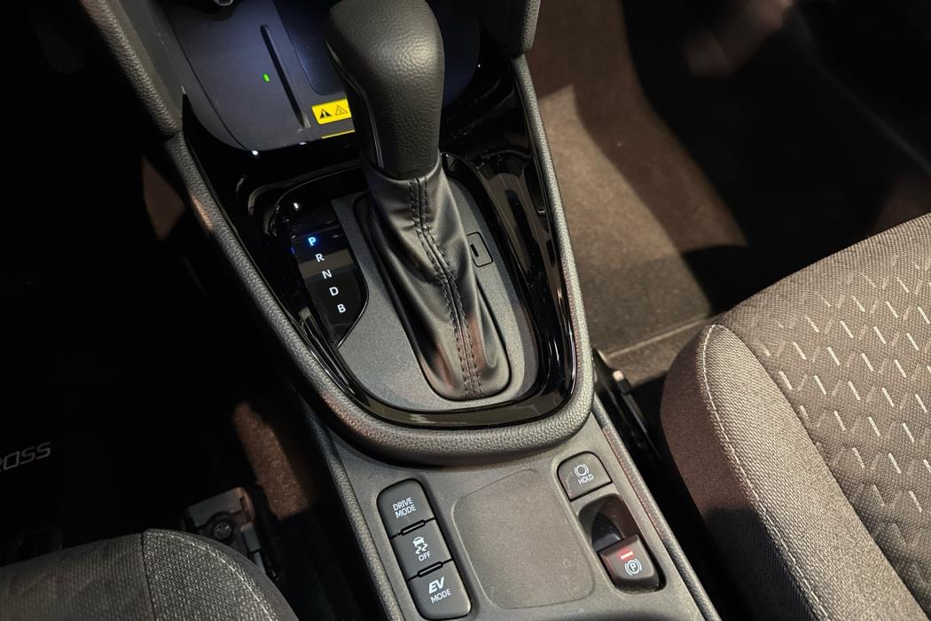 TOYOTA Yaris Cross 2025