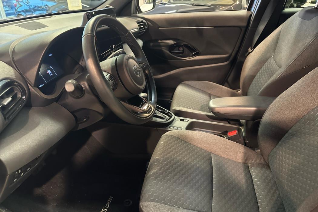 TOYOTA Yaris Cross 2025