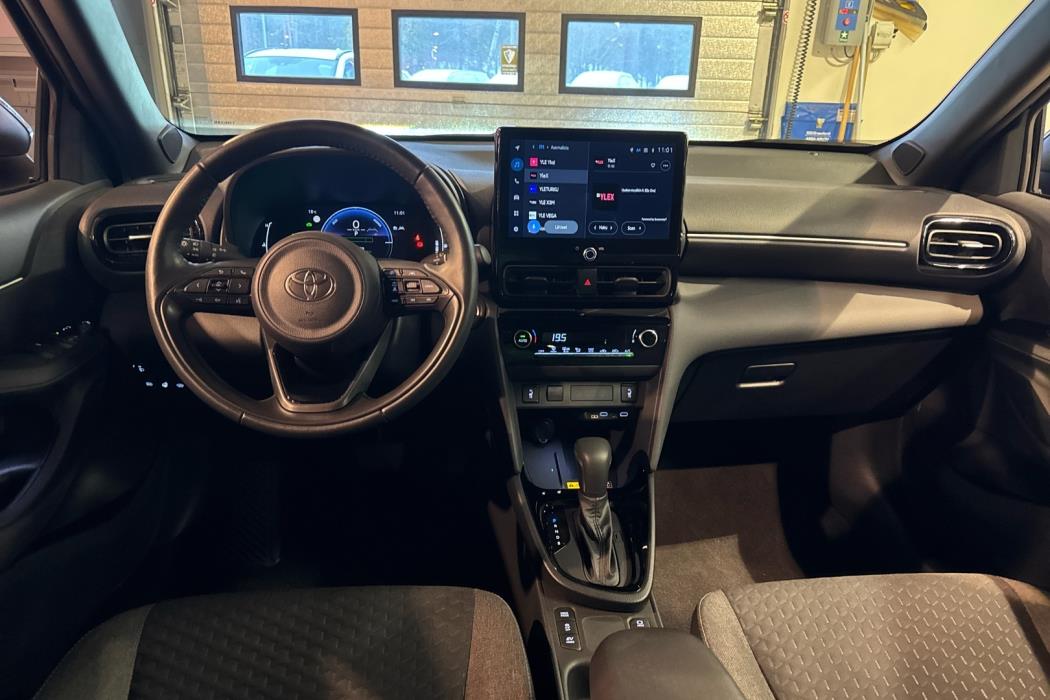 TOYOTA Yaris Cross 2025