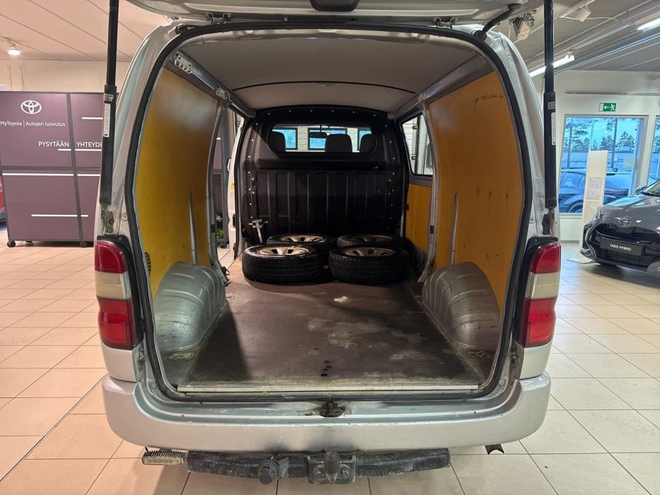 TOYOTA Hiace 2010