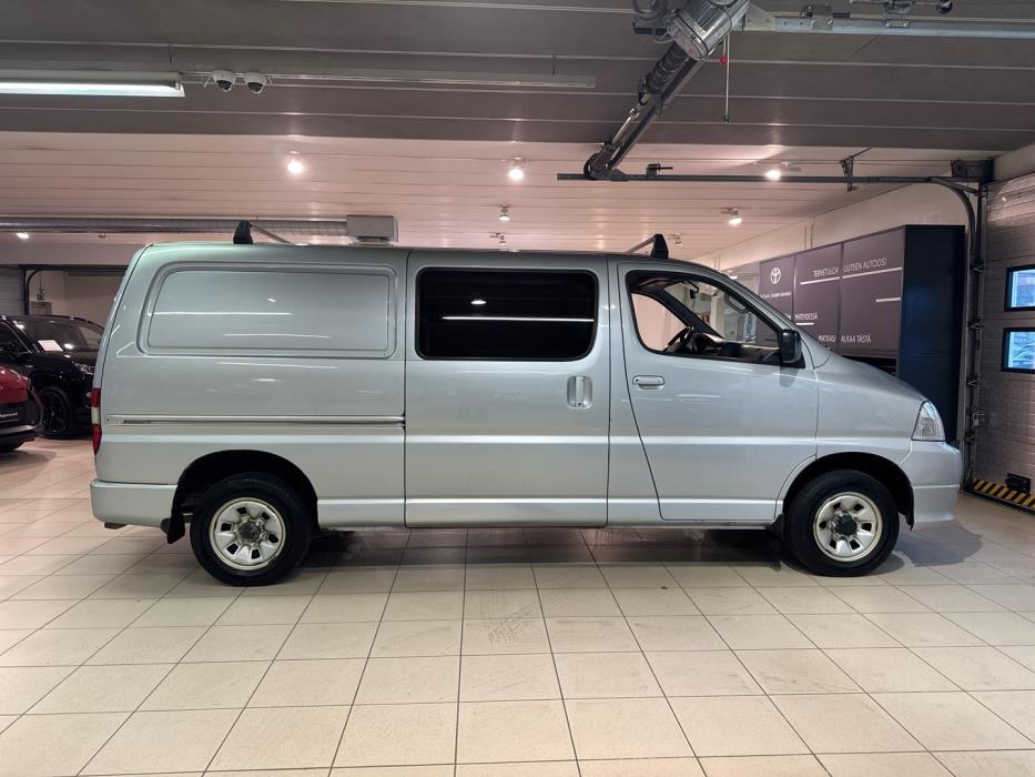 TOYOTA Hiace 2010