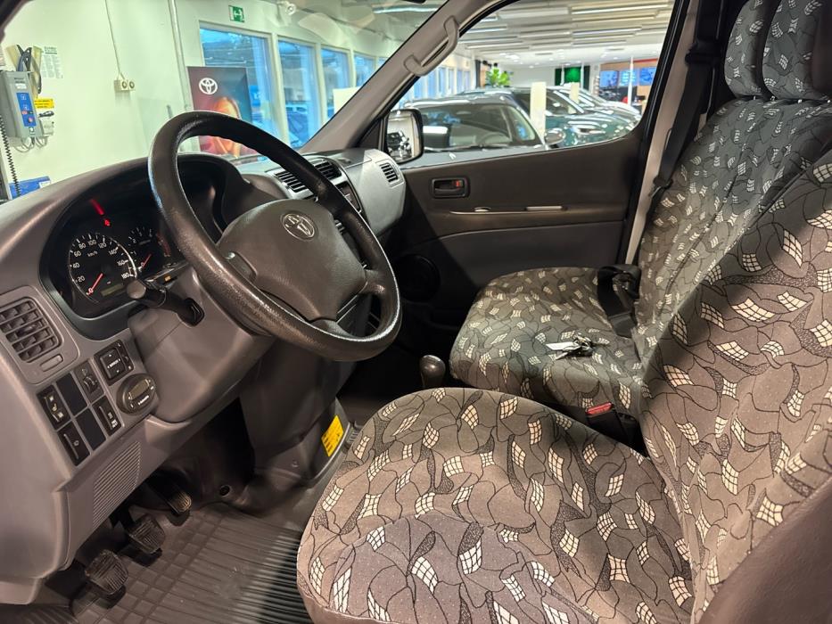 TOYOTA Hiace 2010