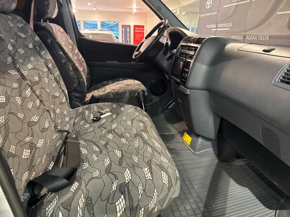 TOYOTA Hiace 2010