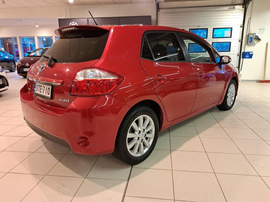 TOYOTA Auris 2012