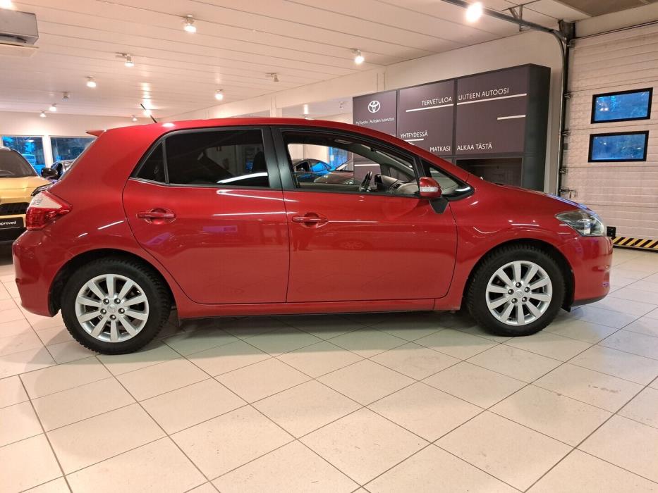 TOYOTA Auris 2012