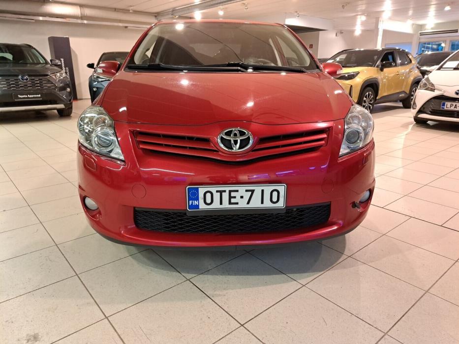 TOYOTA Auris 2012