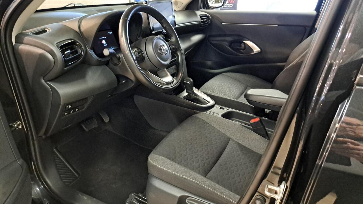 TOYOTA Yaris Cross 2024