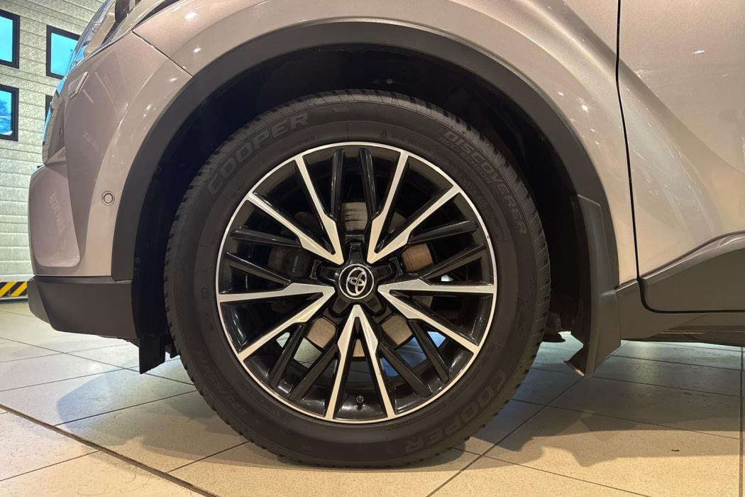 TOYOTA C-HR 2017