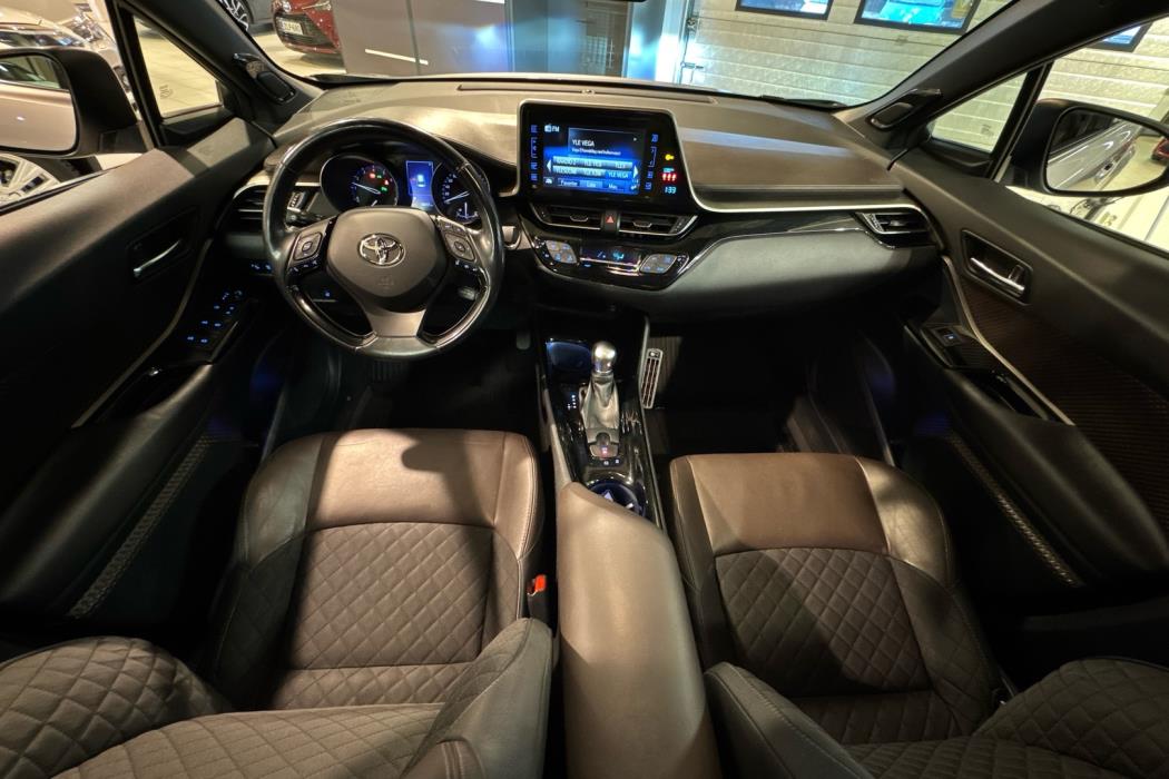 TOYOTA C-HR 2017