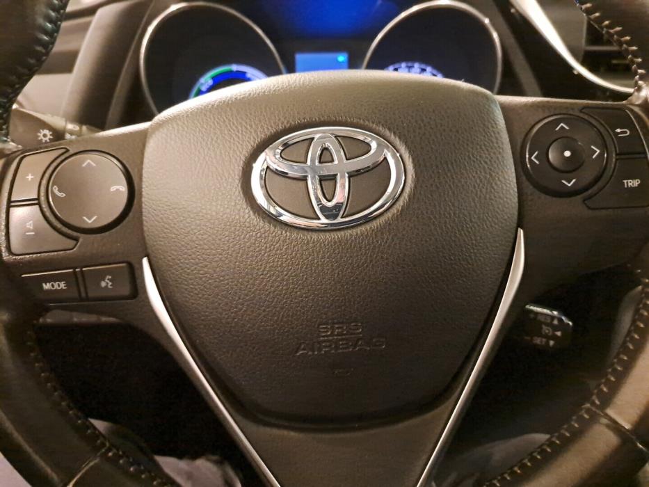 TOYOTA Auris 2015