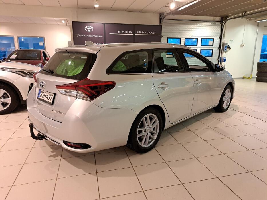 TOYOTA Auris 2015