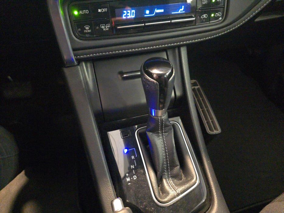 TOYOTA Auris 2016